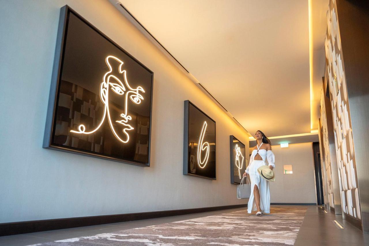 Hyatt Centric Jumeirah Dubai Luaran gambar The hotel's interior