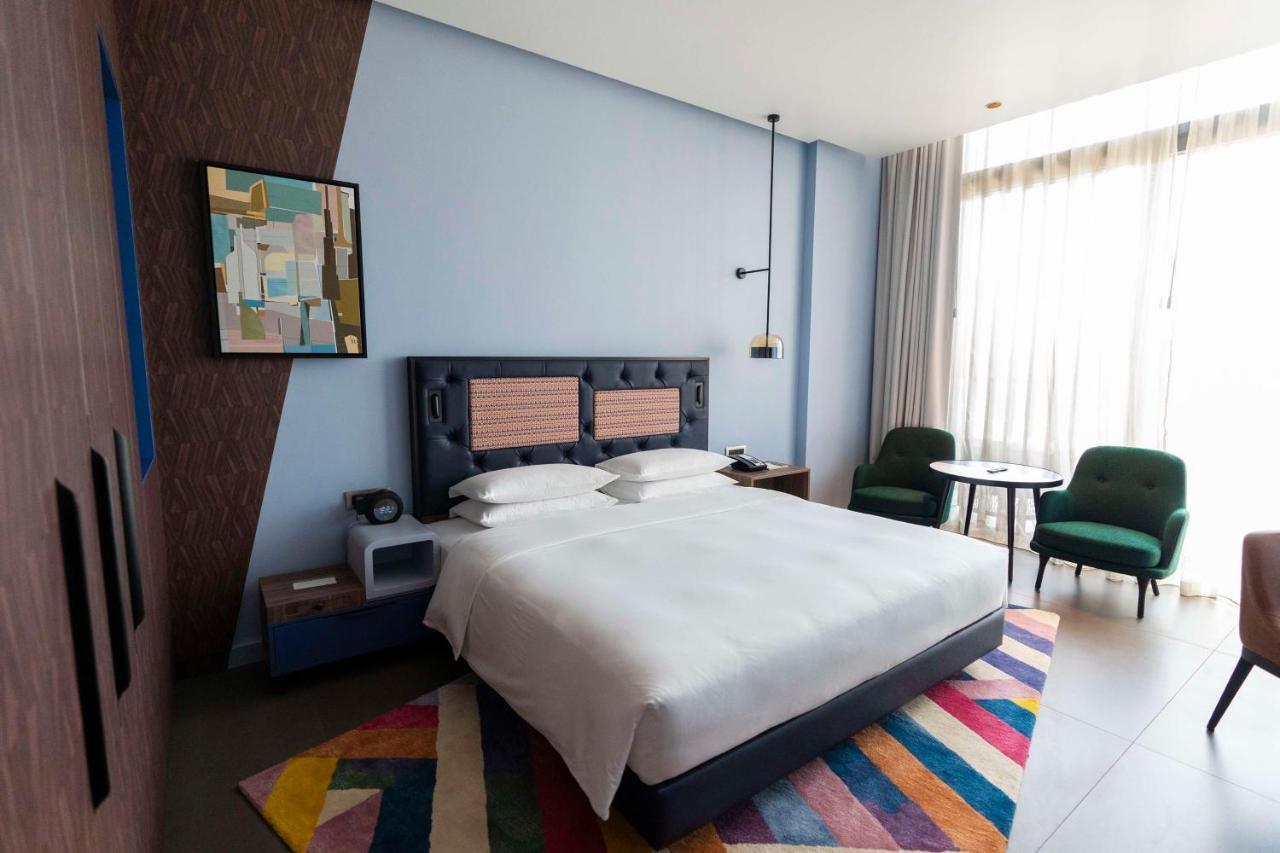 Hyatt Centric Jumeirah Dubai Luaran gambar A bedroom at the hotel