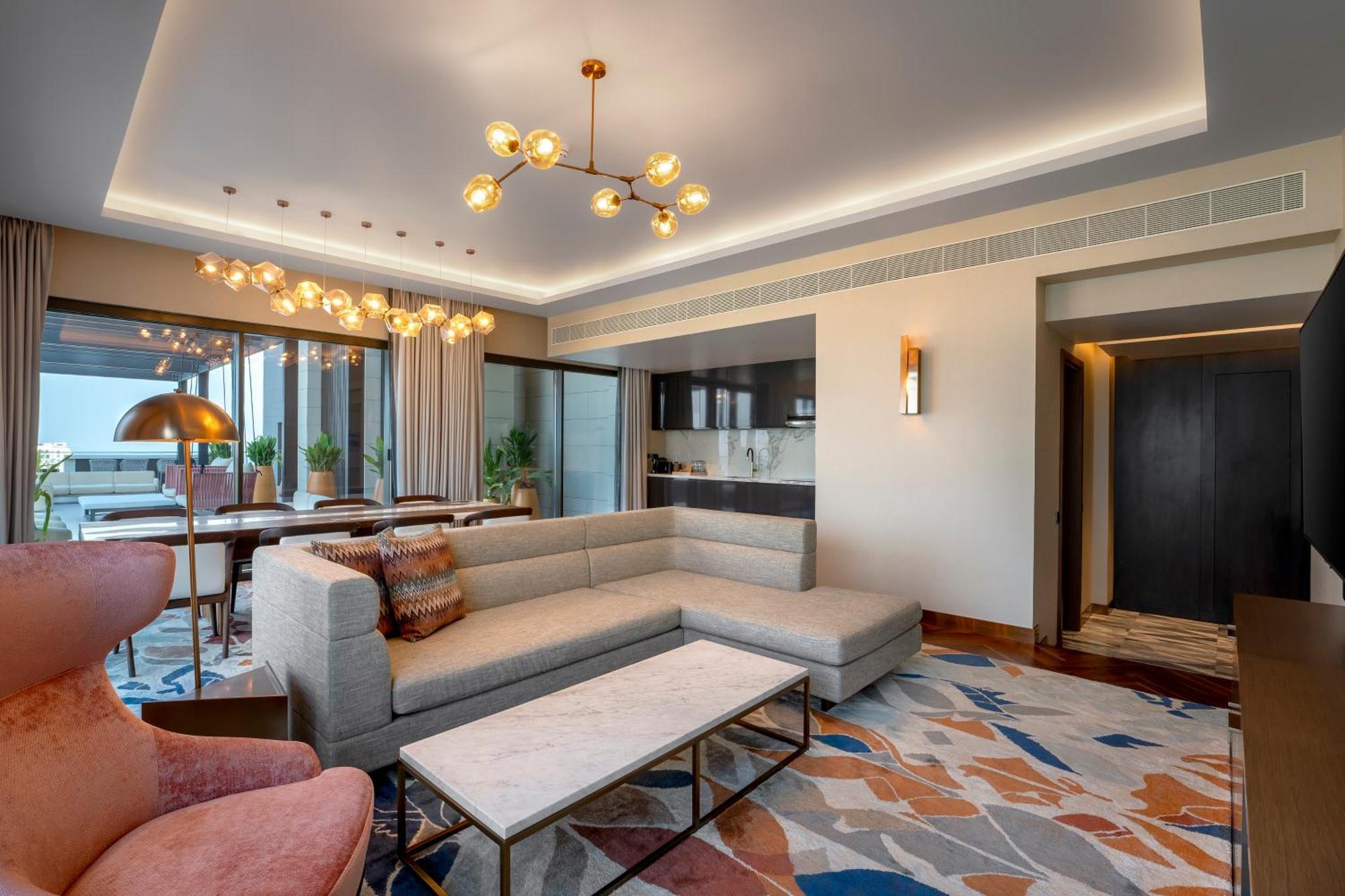 Hyatt Centric Jumeirah Dubai Luaran gambar A suite at the hotel