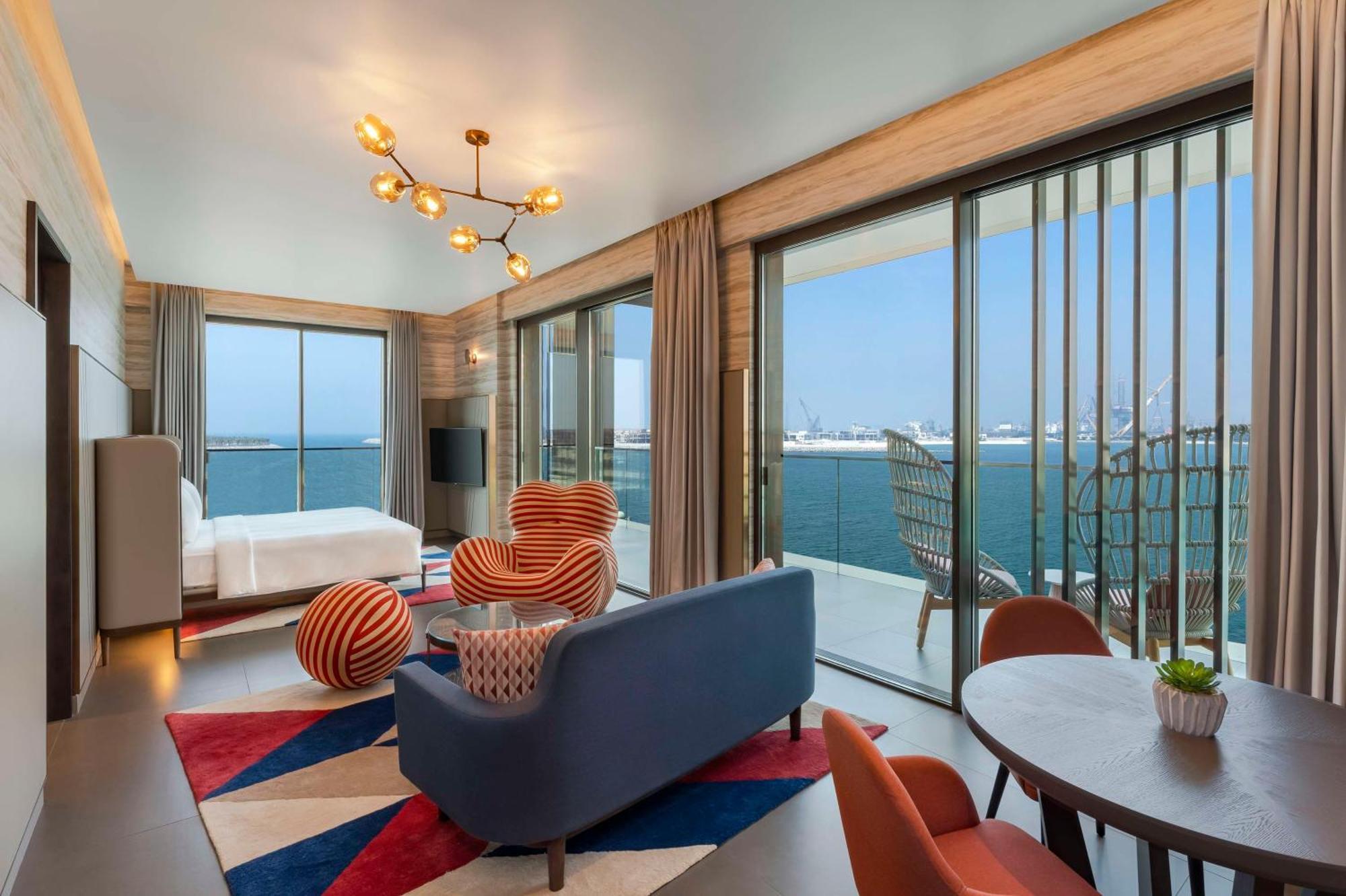 Hyatt Centric Jumeirah Dubai Luaran gambar A suite at the hotel