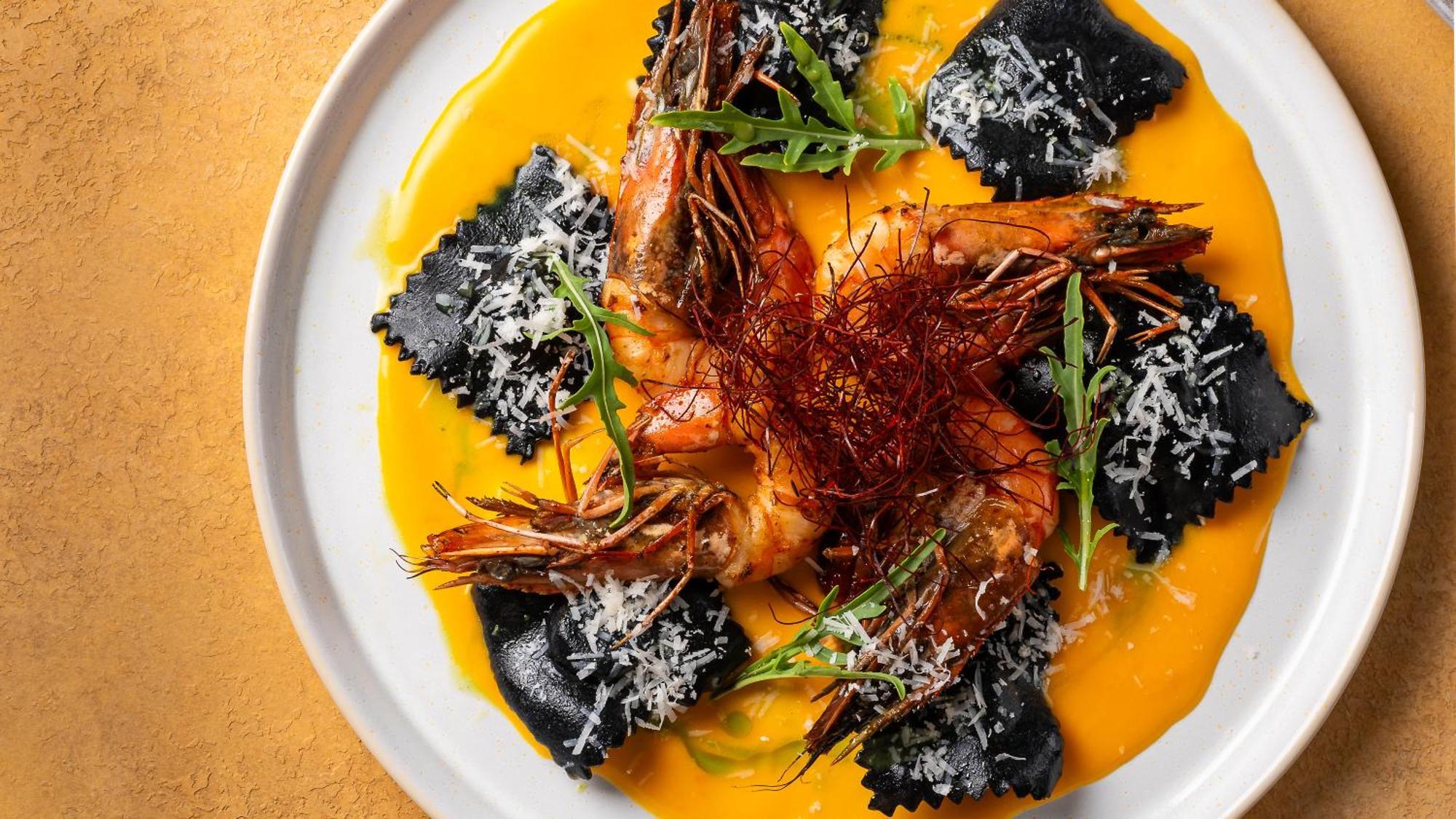 Hyatt Centric Jumeirah Dubai Luaran gambar A prawn and ravioli dish