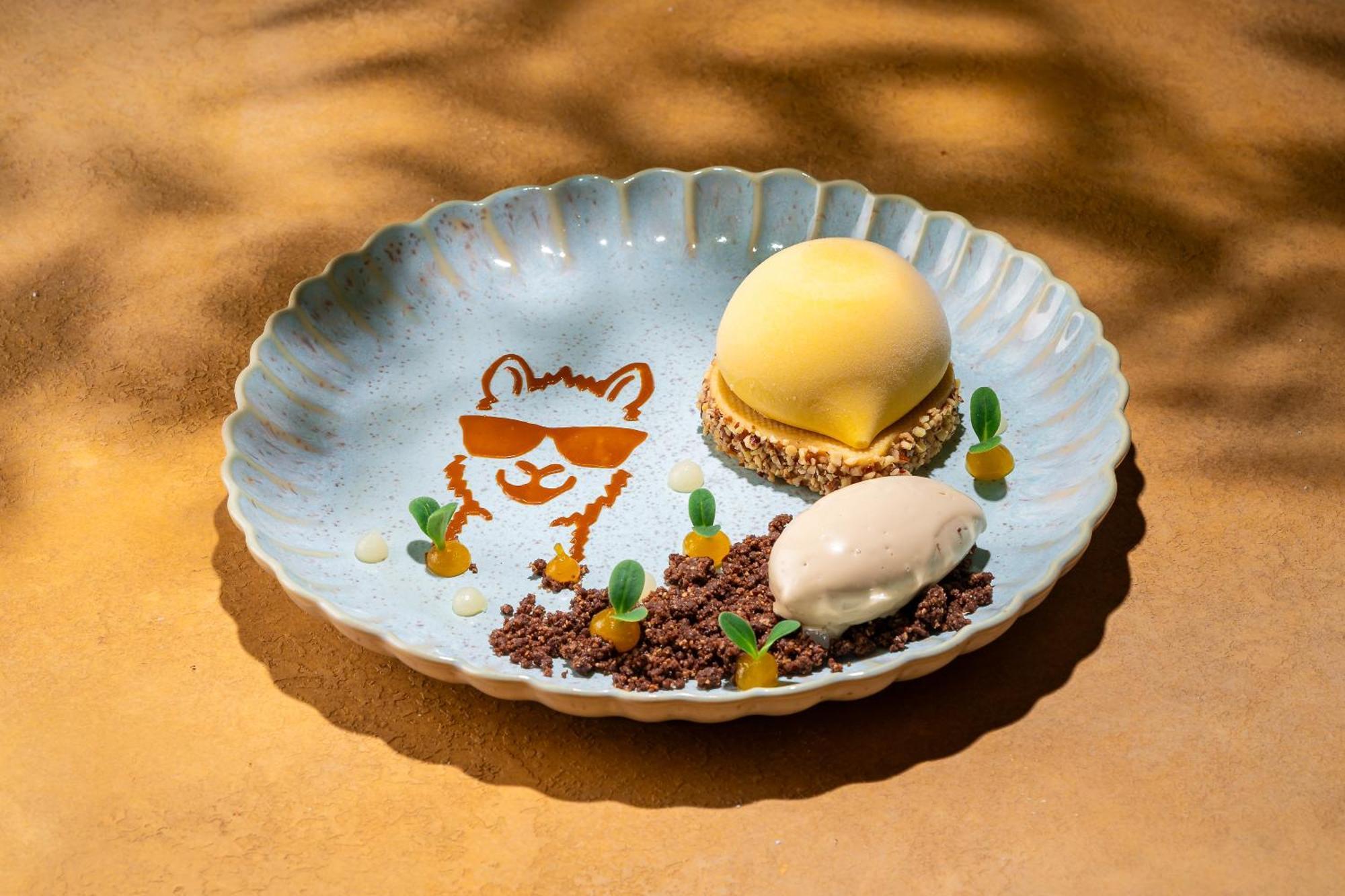 Hyatt Centric Jumeirah Dubai Luaran gambar A dessert at the restaurant