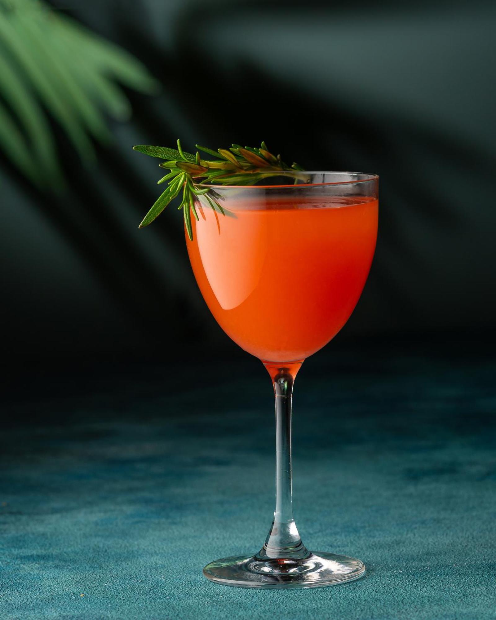 Hyatt Centric Jumeirah Dubai Luaran gambar A Greyhound cocktail